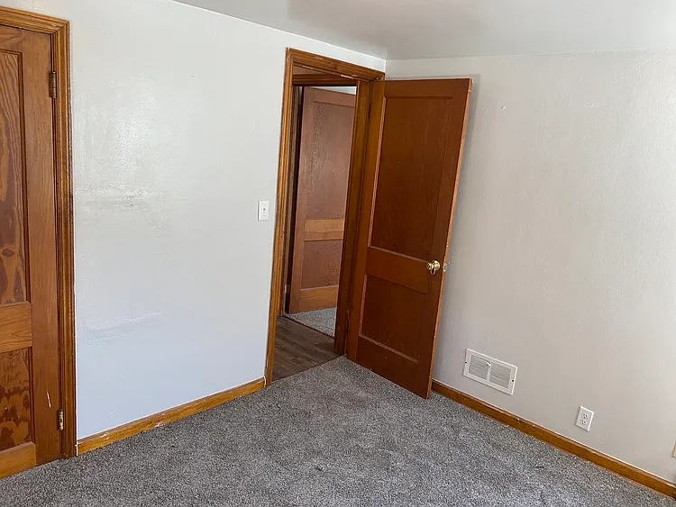 Pet-friendly 2-bedroom apartment in Wausau with cats and dogs allowed with approval.