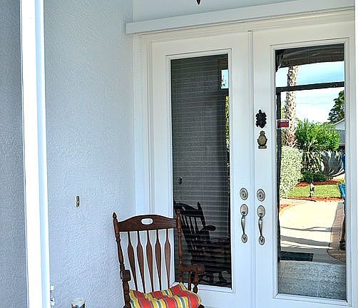 Screened Front Breezeway