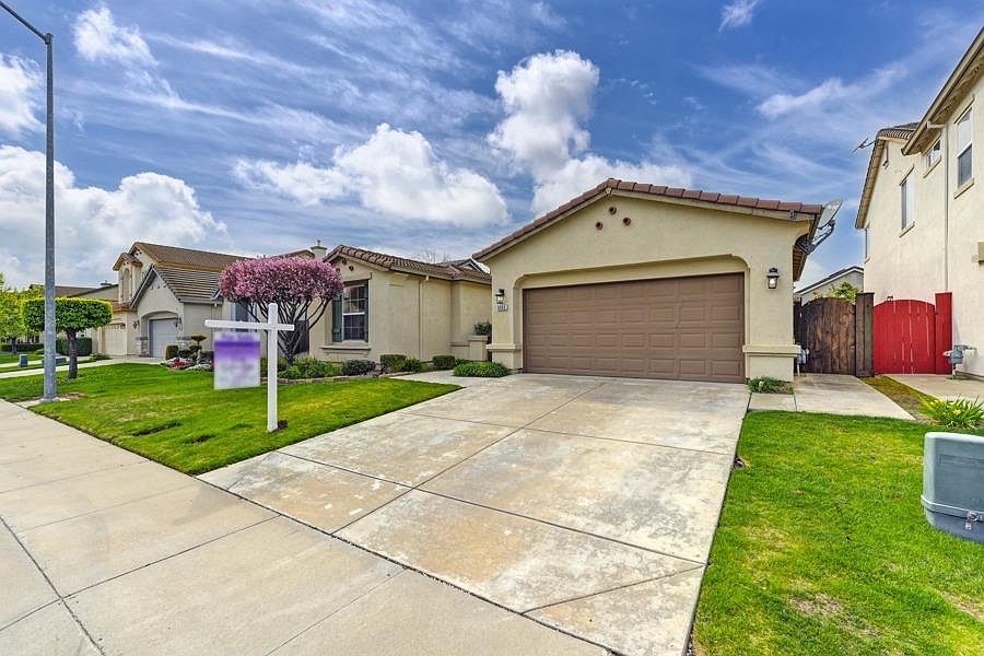 1st image of 6065 Silver Oak Cir