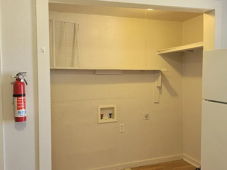 1138 Covington St — Photo 7