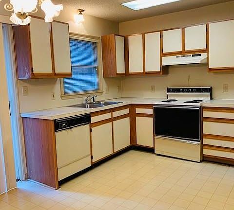 3rd image of 102 Brandywine Dr NE APT C3