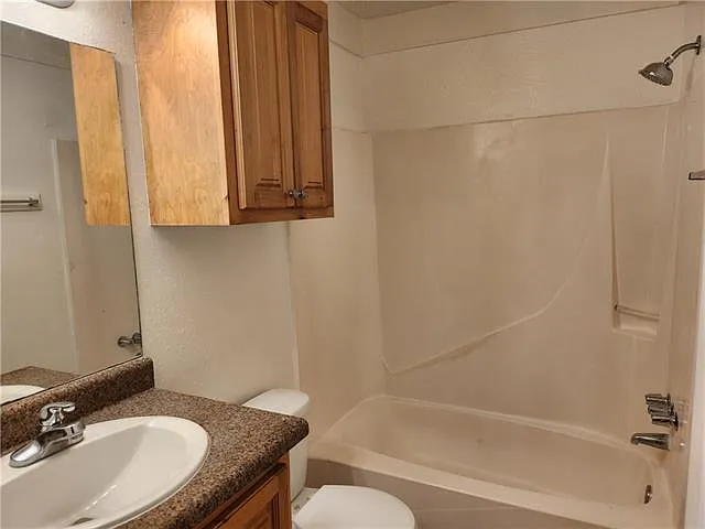 44 Carriage Ln #D — Photo 9