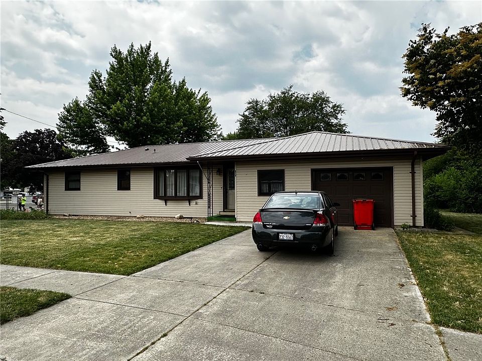 828 N 33rd St, Mattoon, IL 61938 Zillow