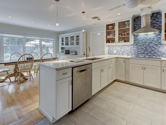 5th image of 6 Oakwood Ct