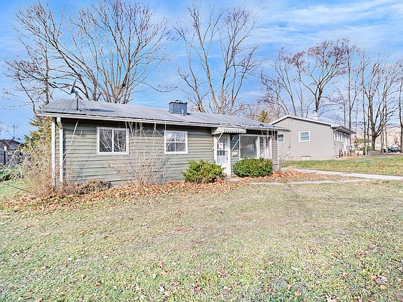 3rd image of 145 Fleetwood Dr