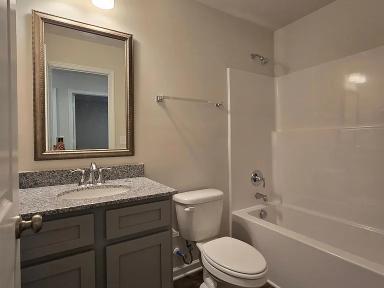 1128 Russell Ave — Photo 13