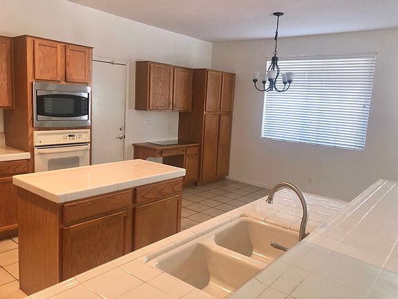 5th image of 325 Saint Lucia Way