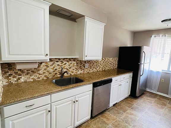4th image of 2239 Carabel Ave