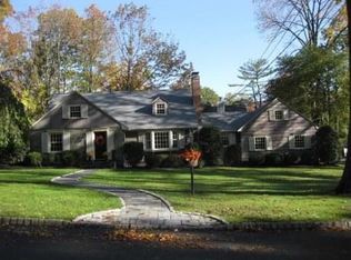 2 Fellswood Dr, Verona, NJ 07044