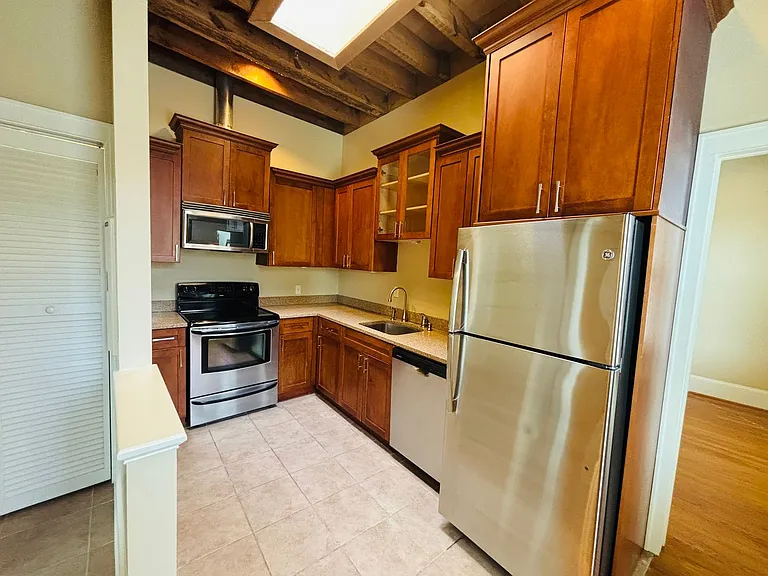 2 Bedroom, 1 Bath Apartment — Photo 9