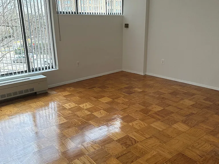 Calvert House Apartments — Photo 43