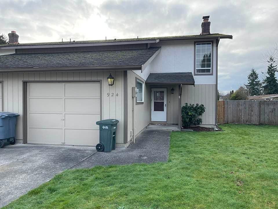 1st image of 924 11th Ave NW