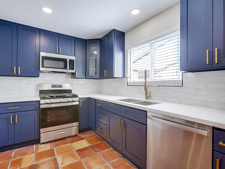 205 W Escalones #B — Photo 10
