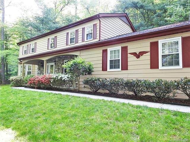 1st image of 220 Estate Dr