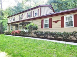 220 Estate Dr, Hendersonville, NC 28739