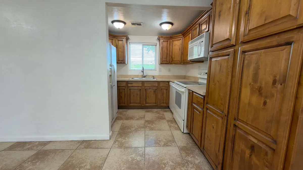 8238 East Thomas Road Unit B — Photo 2
