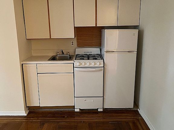 2nd image of 111 W 16th St APT 3K