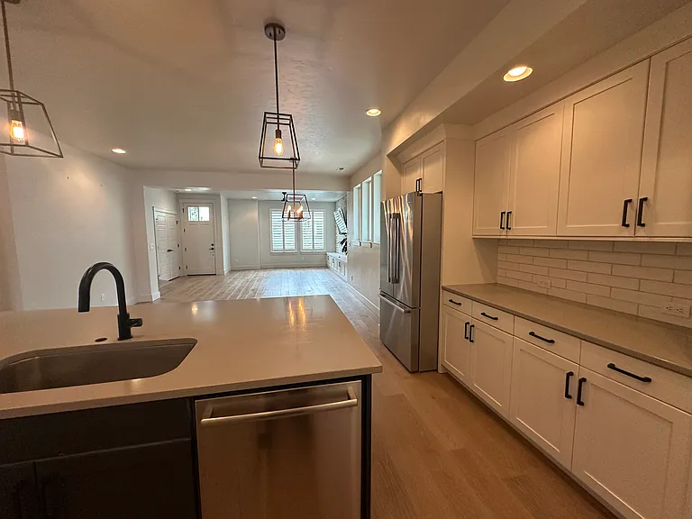 4423 E Parkcenter Blvd — Photo 10