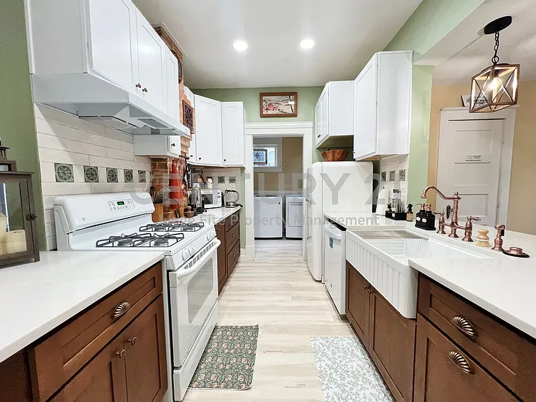 828 W 8th St — Photo 7