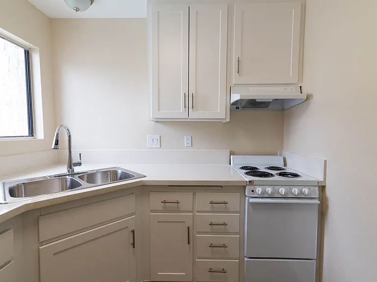 Melrose Manor Apartments - Riverside, CA — Photo 56