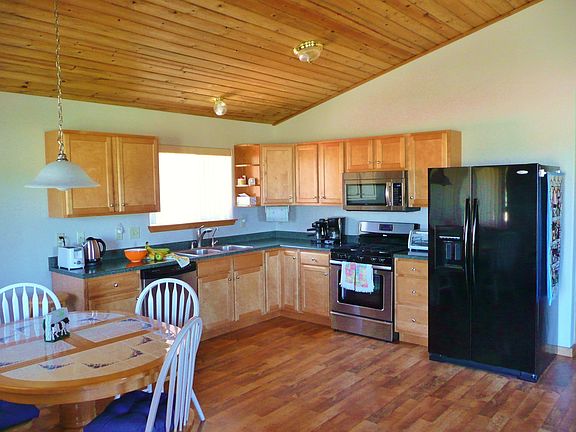 Kitchen & Dining Area