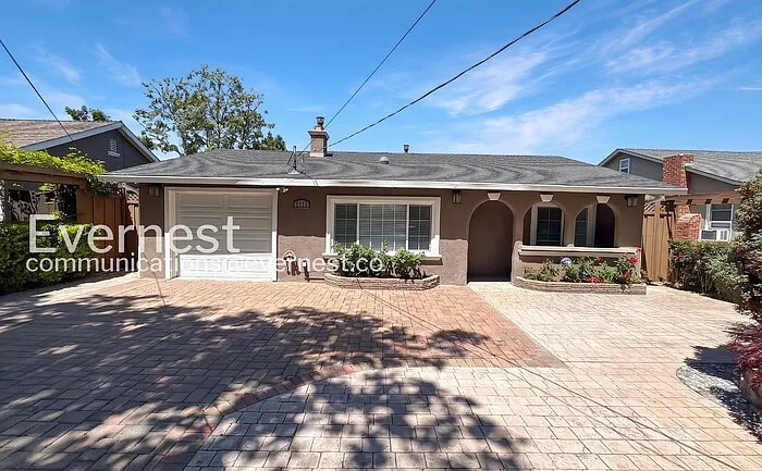 1111 Madera Ave — Photo 1