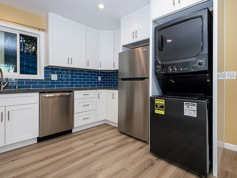614 S Sycamore Ave — Photo 6