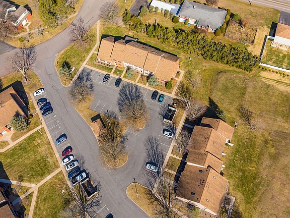 5th image of 15 Peachtree Ln