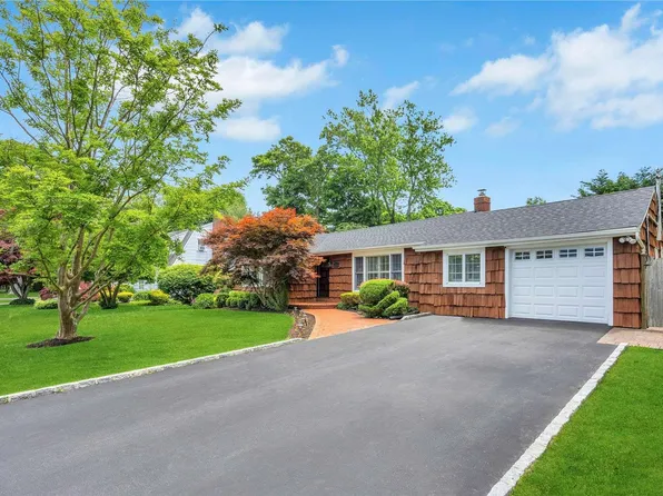111 Guilford Avenue, Oakdale, NY 11769