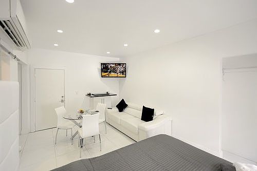 5th image of 612 15th St APT 15