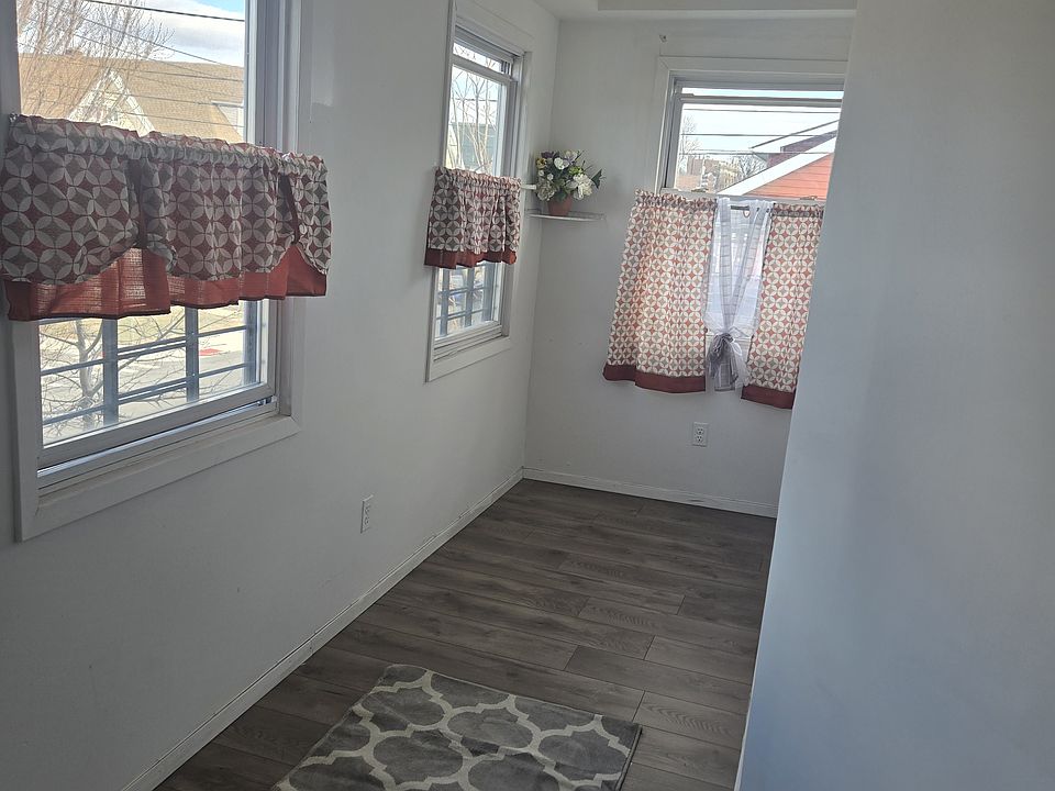 1st image of 1624 Castleton Ave Floor 2