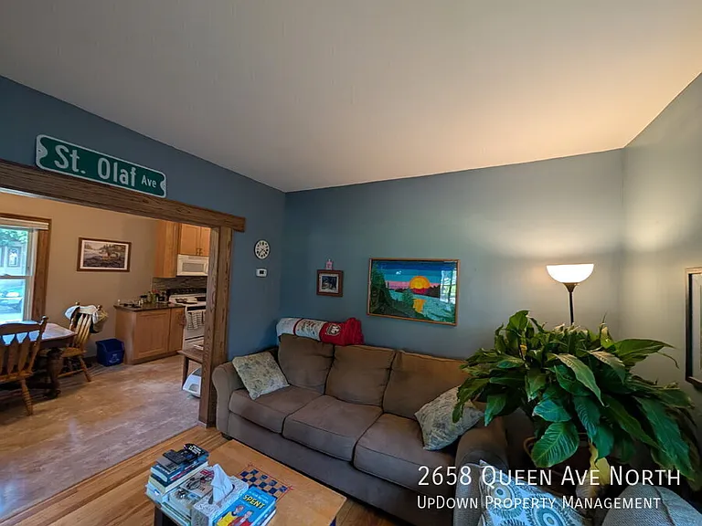 2658 Queen Ave N — Photo 8