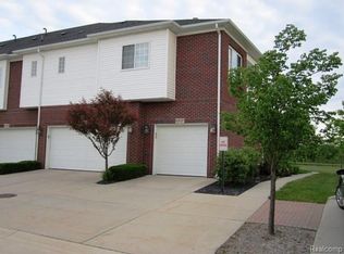 6817 Boulder Pointe Dr, Washingtn Twp, MI 48094