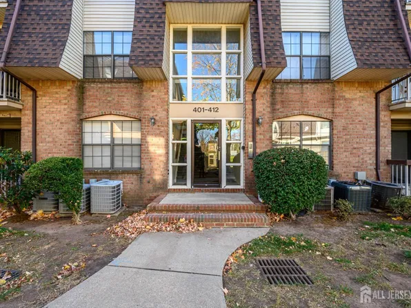 409 Hidden Village Dr, Perth Amboy, NJ 08861