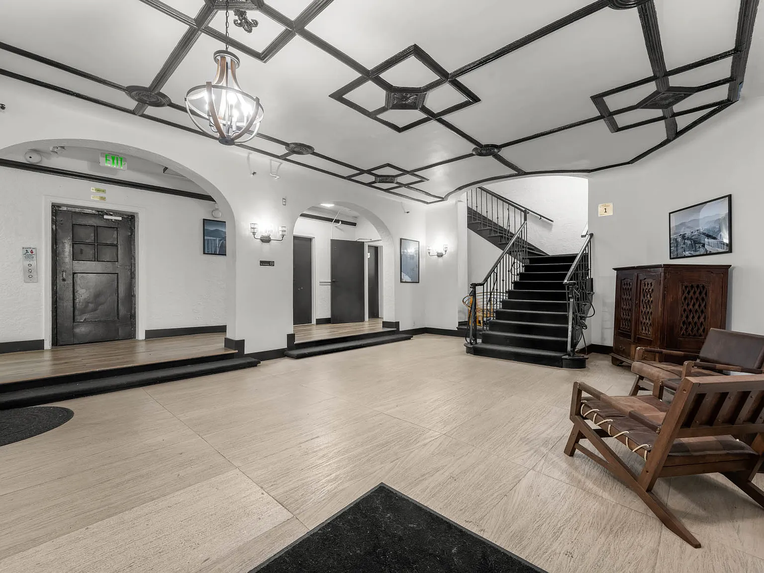 5870 Franklin ave — Photo 2