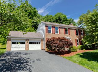 11778 Hollyview Dr, Great Falls, VA 22066