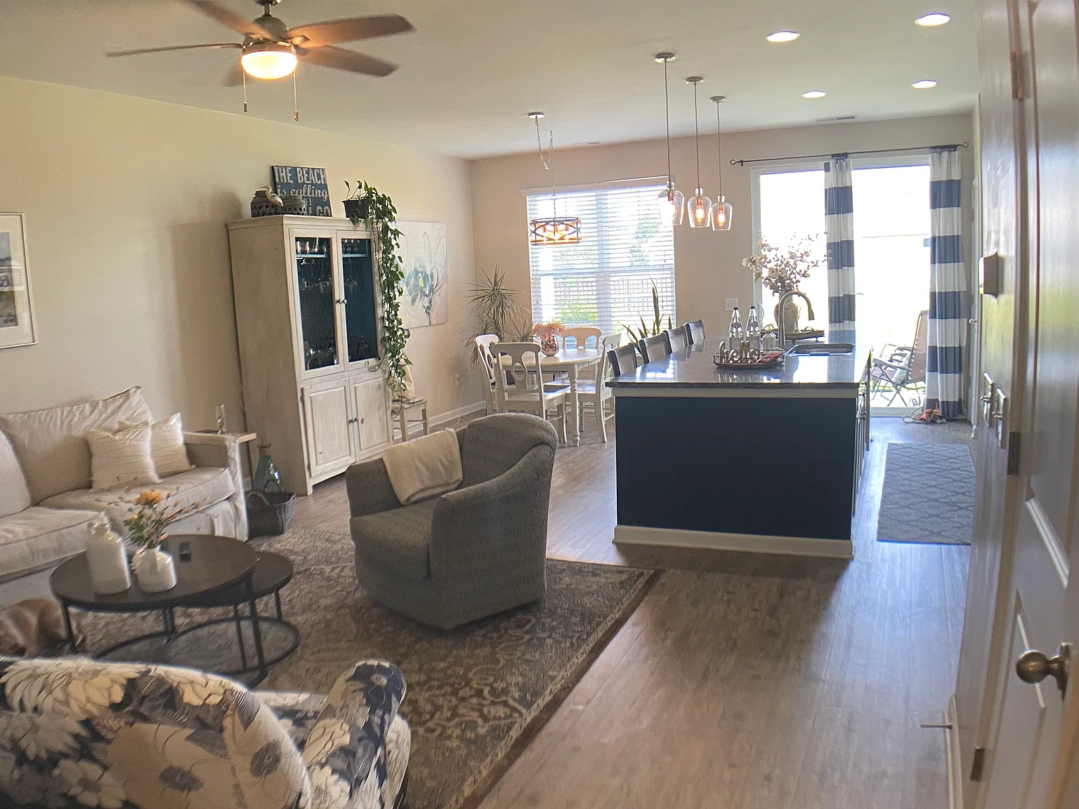7330 Chipley Dr — Photo 2