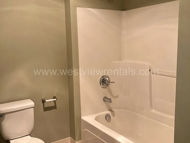 200 E Maple St — Photo 91