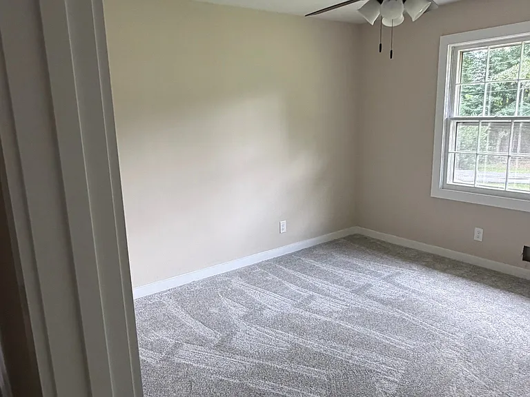 120 Kathy Ln — Photo 7