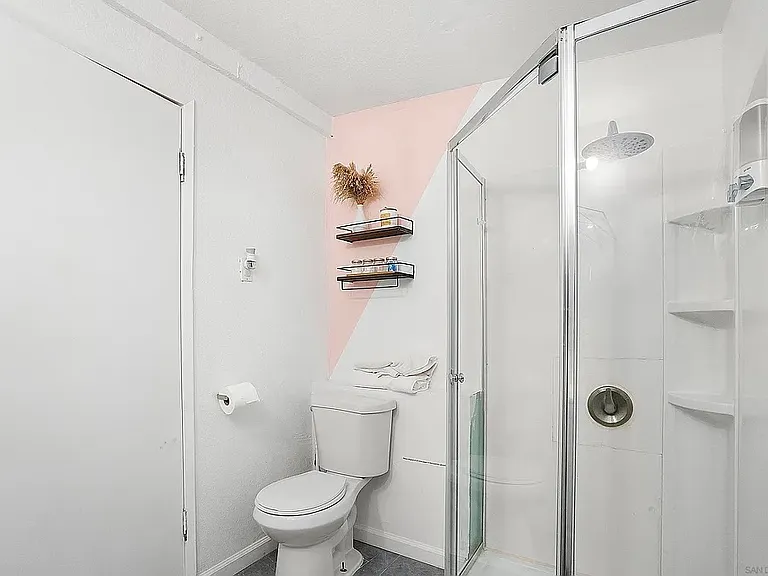 577 Florence St — Photo 6