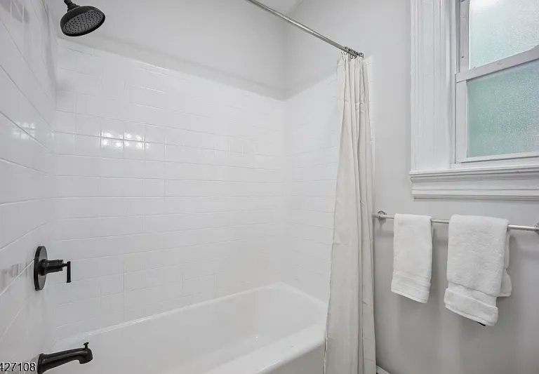 44 Gates Ave #2 — Photo 22