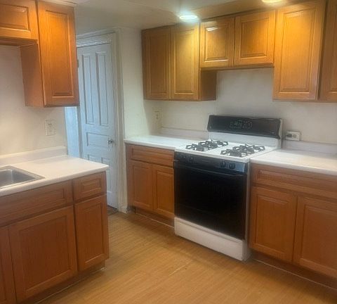 2nd image of 208 N 9th St APT 1
