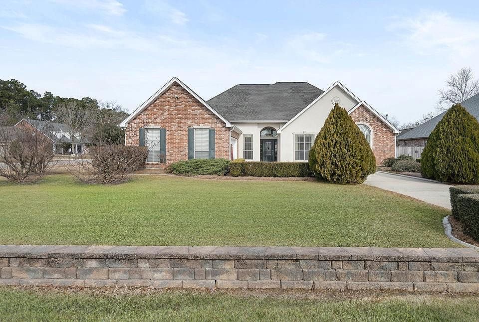 1st image of 68 Laurel Oak
