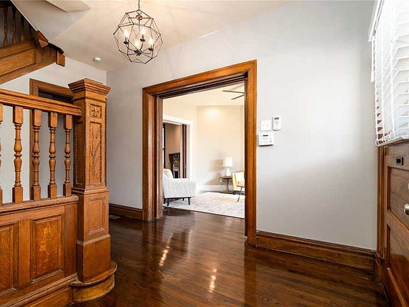 3rd image of 3927 Russell Blvd