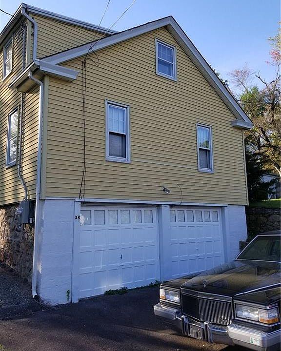 2nd image of 38 Silver St