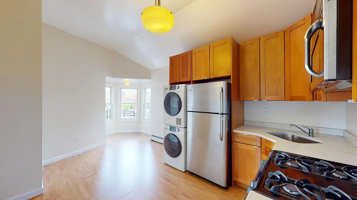 Building Photo - 687 Montgomery St #2