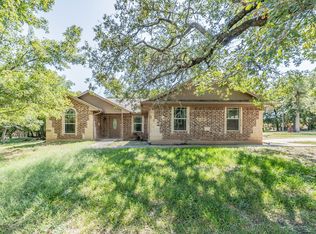 110 Pleasant Oaks Ln, Springtown, TX 76082