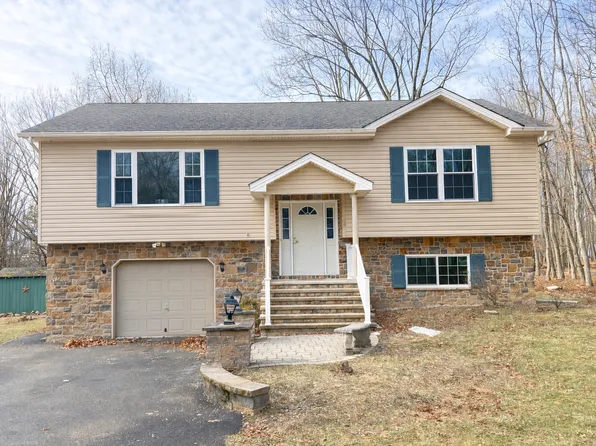 155 Motega Dr, Albrightsville, PA 18210