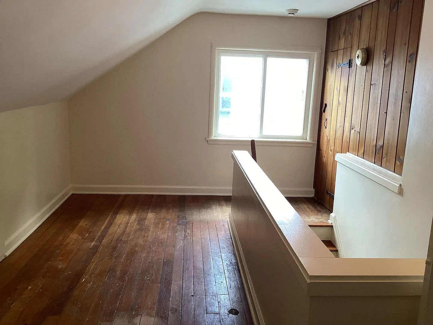 4 bedroom single family home with off street parking — Photo 2