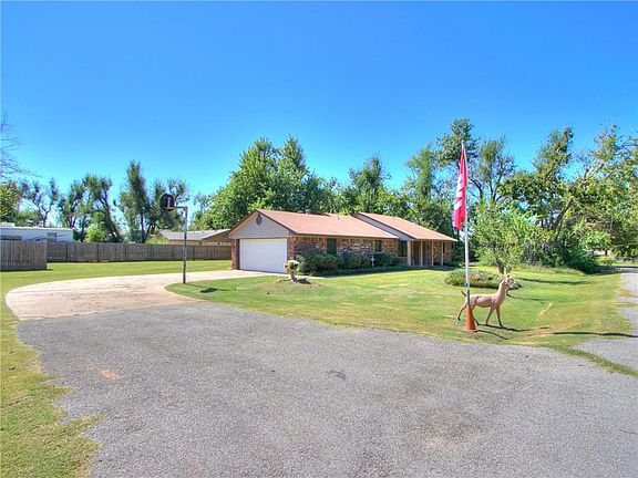 4th image of 1708 E Lily Ln